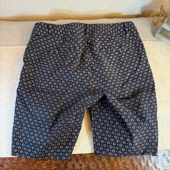 Loft Blue Geometric Print Julie Skinny Bermuda Shorts Women’s Size 10 - Picture 2 of 8